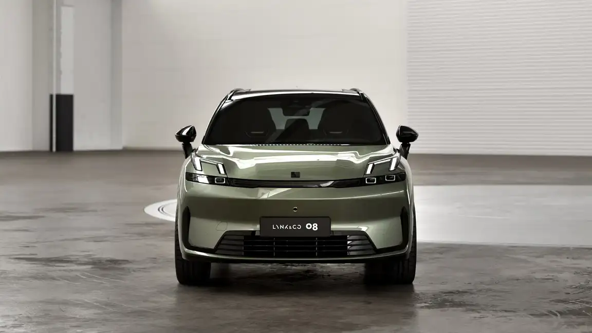 LYNK & CO 08