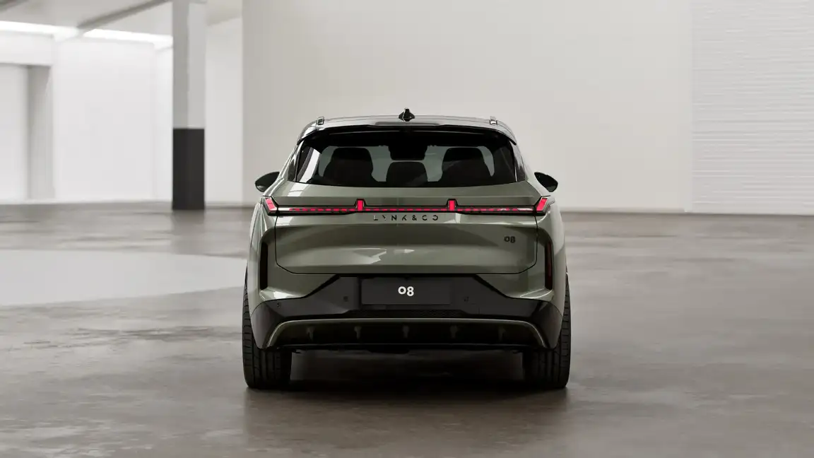 LYNK & CO 08