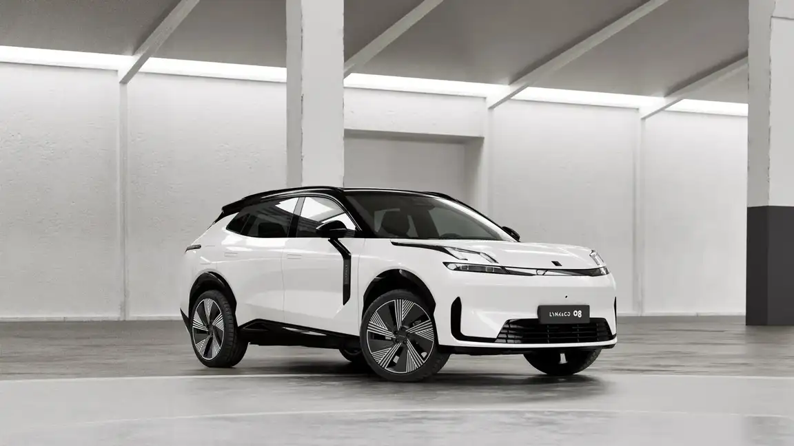 LYNK & CO 08