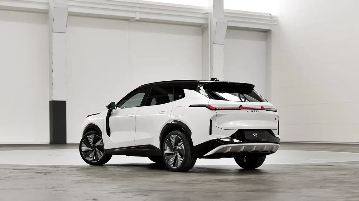 LYNK & CO 08