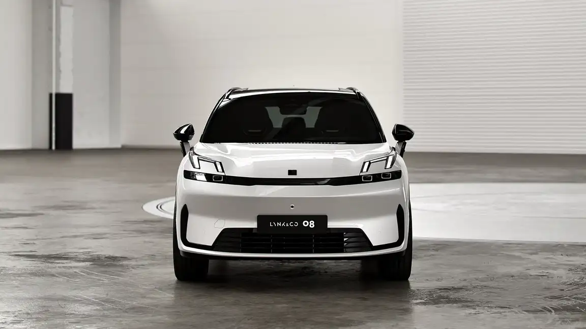 LYNK & CO 08