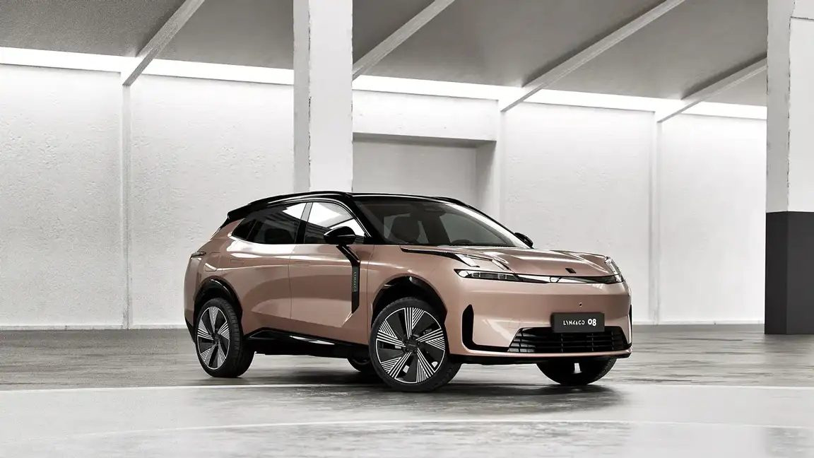LYNK & CO 08