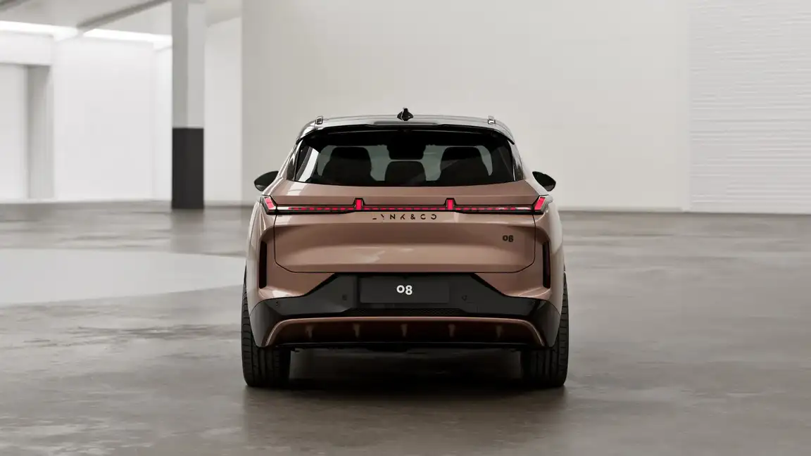 LYNK & CO 08