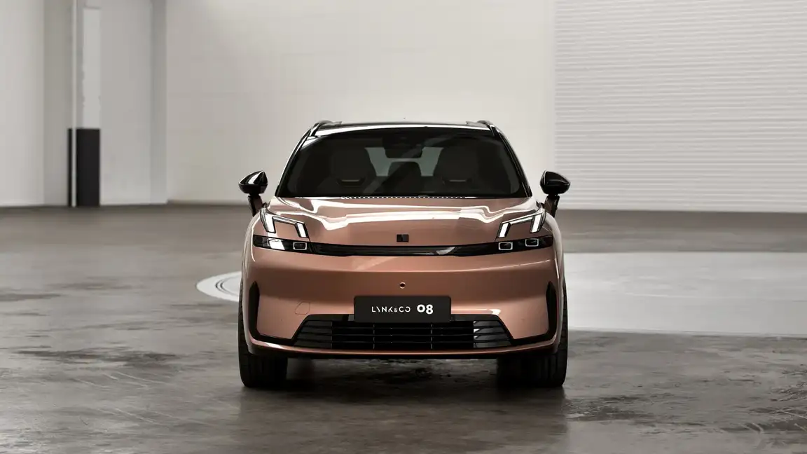 LYNK & CO 08