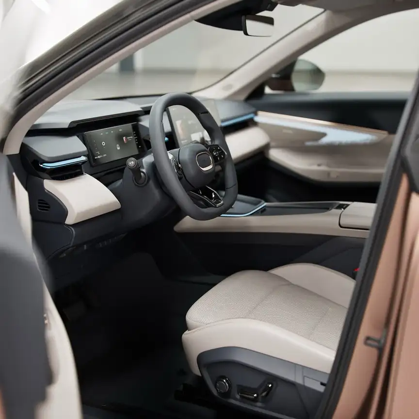 LYNK & CO 08