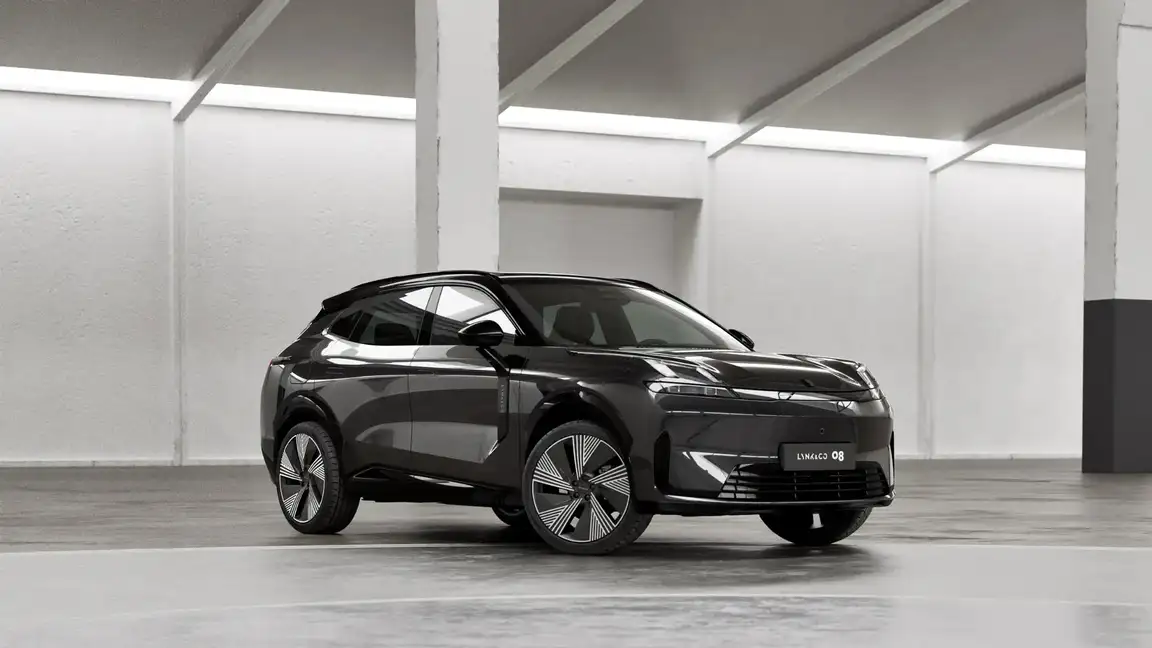 LYNK & CO 08