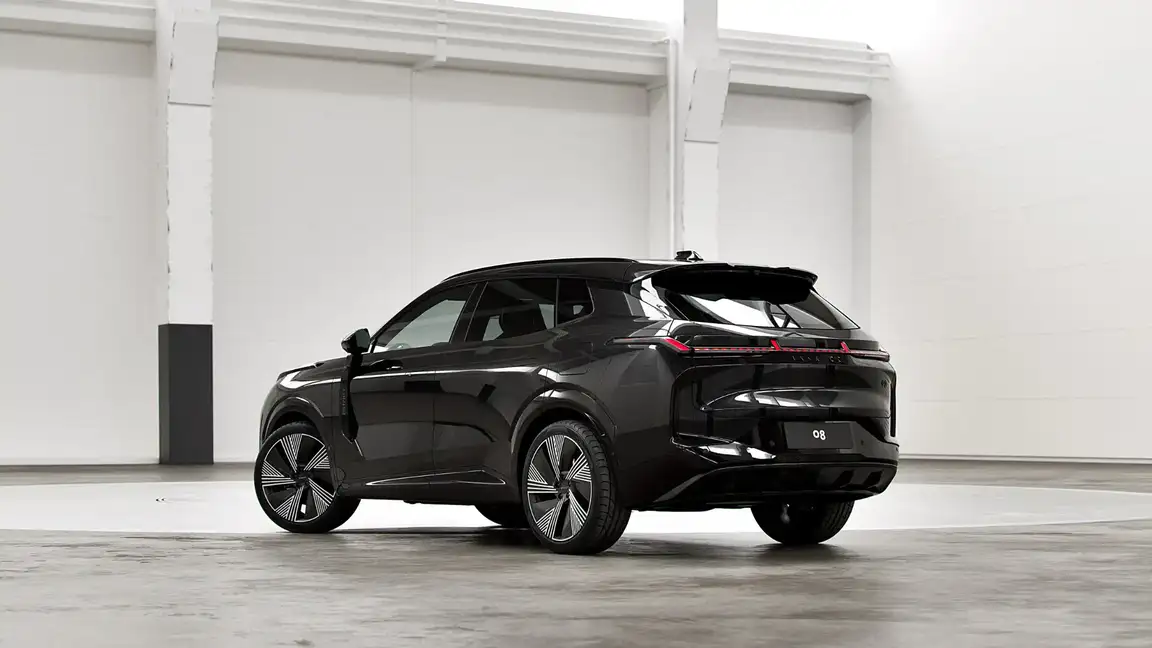 LYNK & CO 08