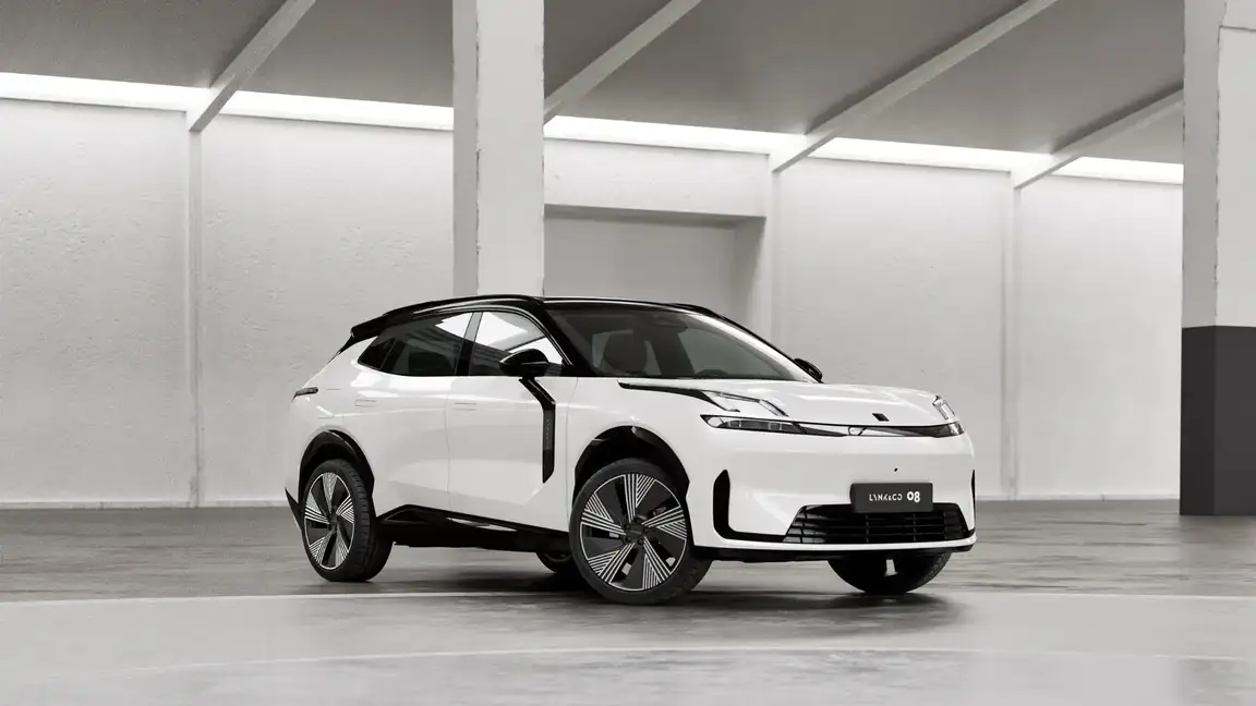 LYNK & CO 08
