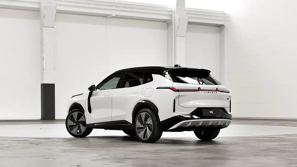 LYNK & CO 08