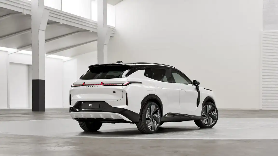 LYNK & CO 08