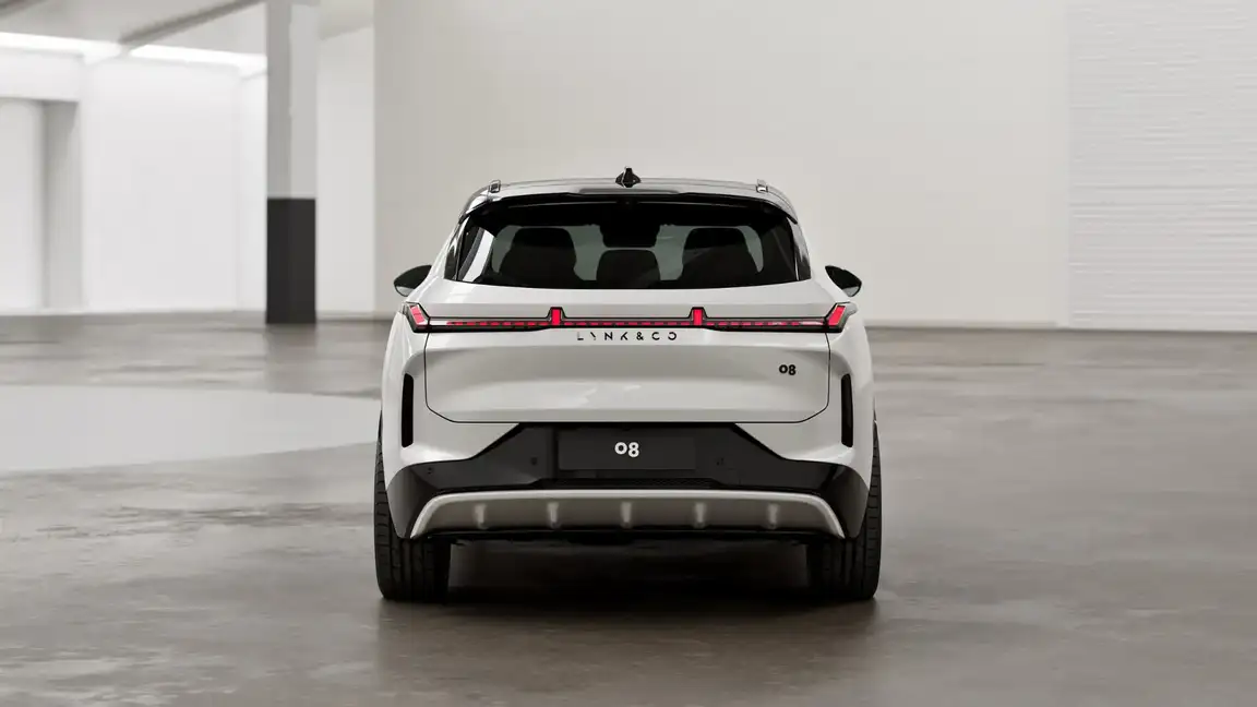 LYNK & CO 08
