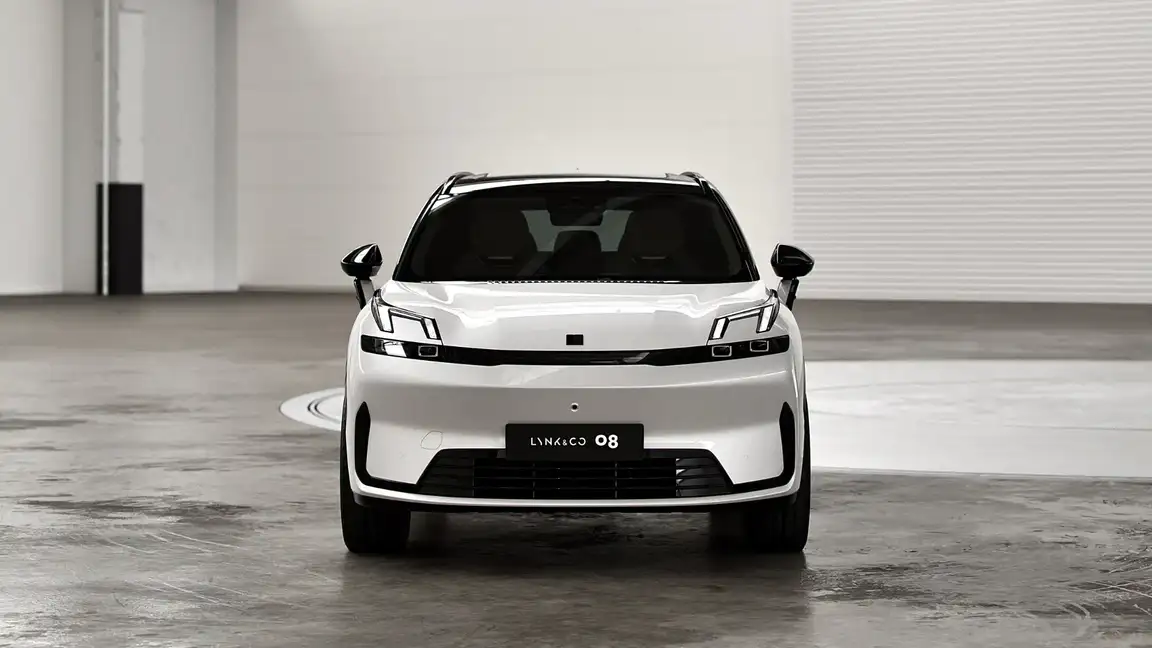 LYNK & CO 08