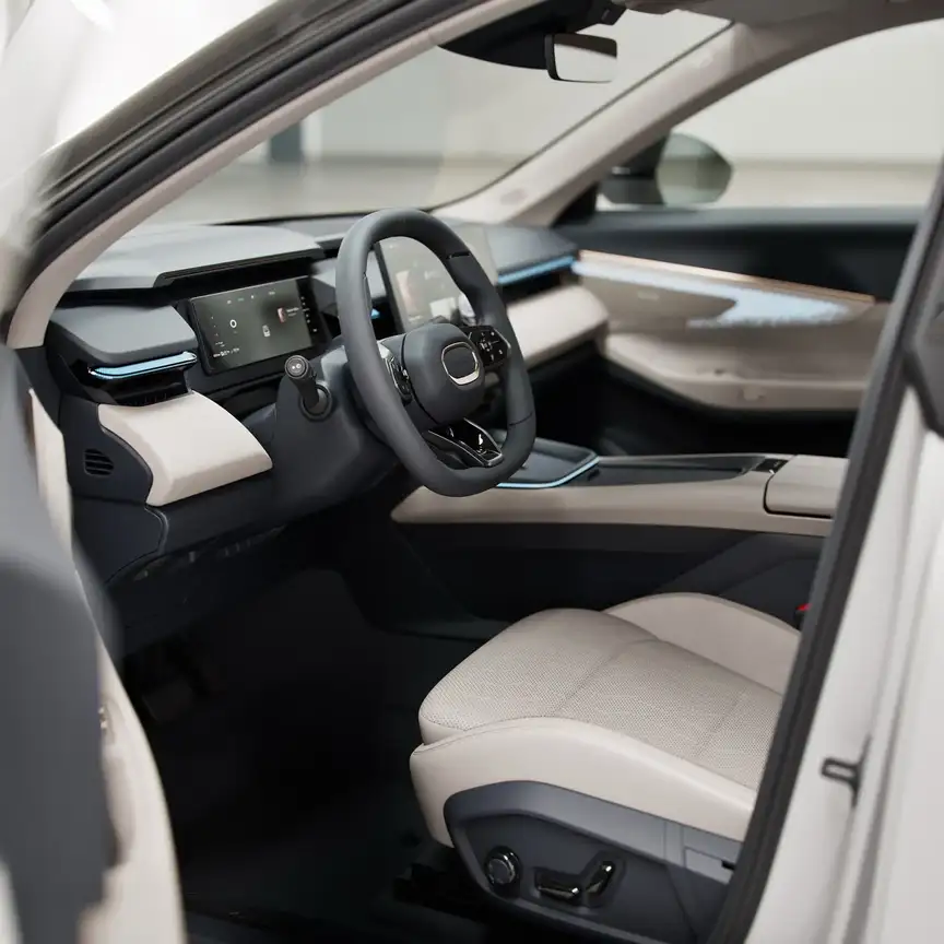 LYNK & CO 08