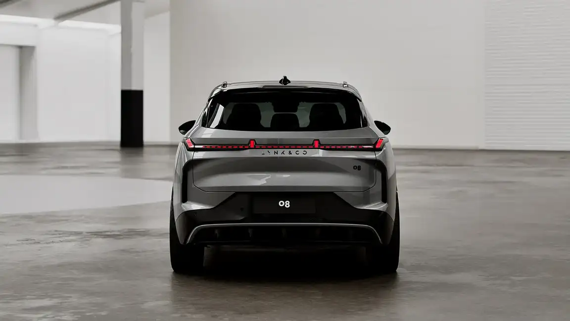 LYNK & CO 08