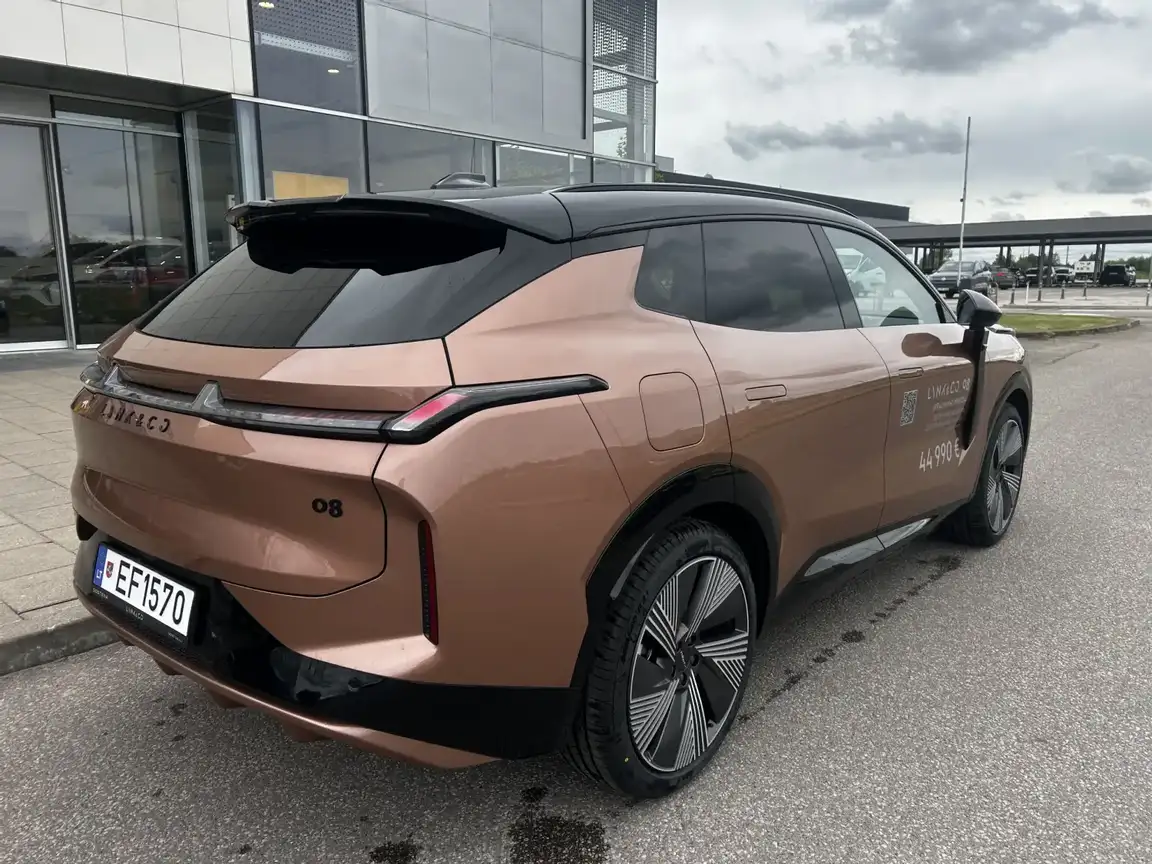 LYNK & CO 08