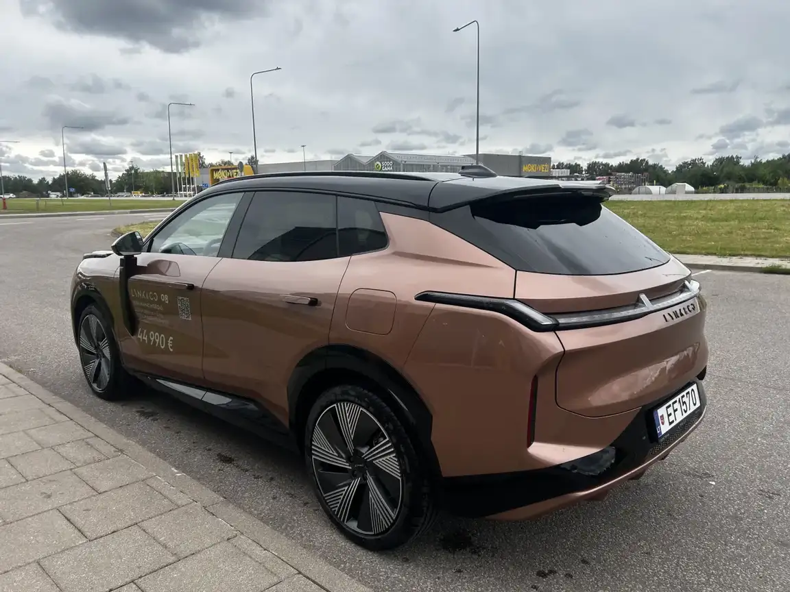 LYNK & CO 08