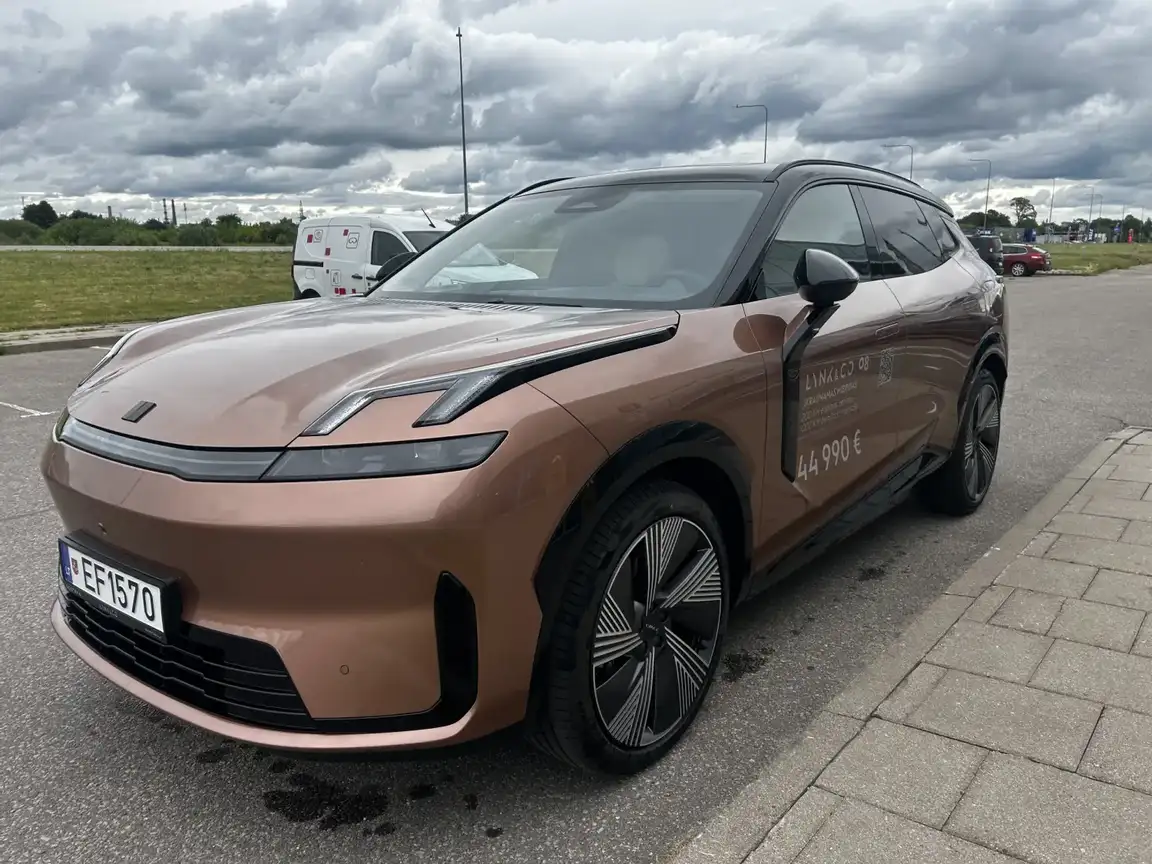 LYNK & CO 08