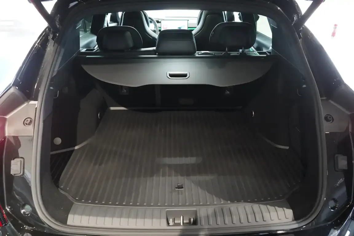 LYNK & CO 08
