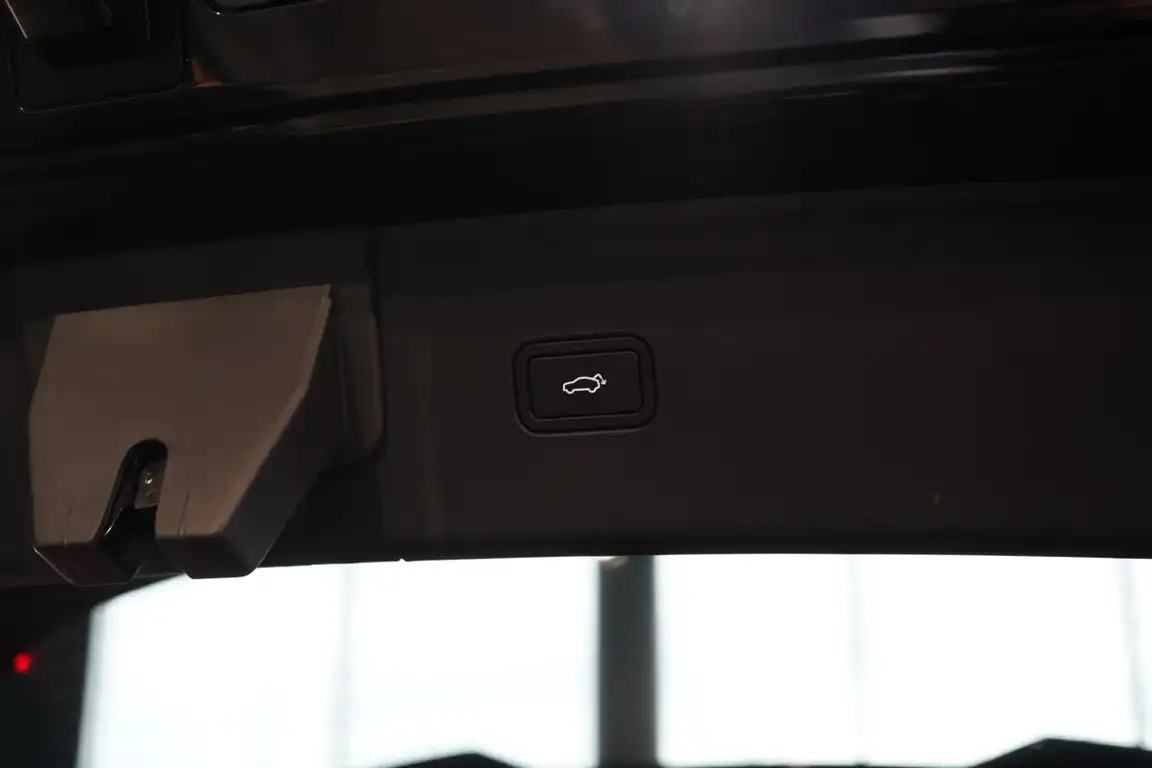 LYNK & CO 08