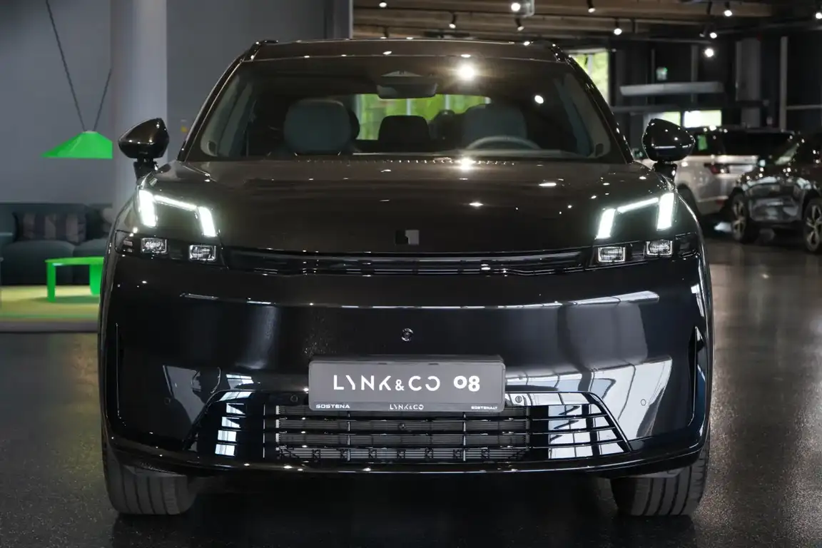LYNK & CO 08
