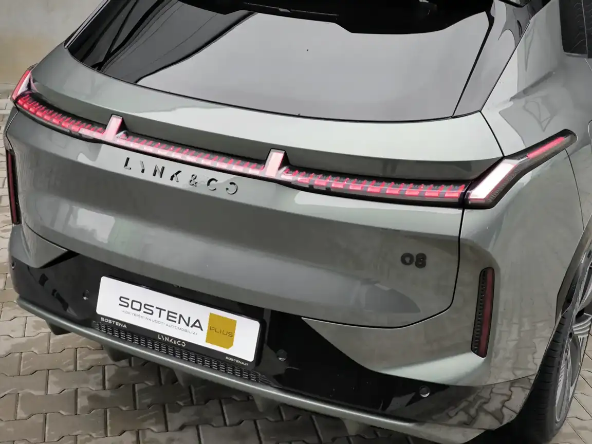 LYNK & CO 08