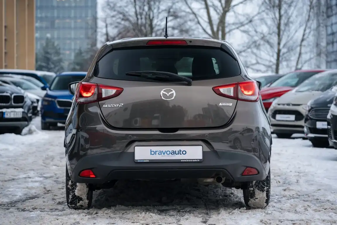 MAZDA 2