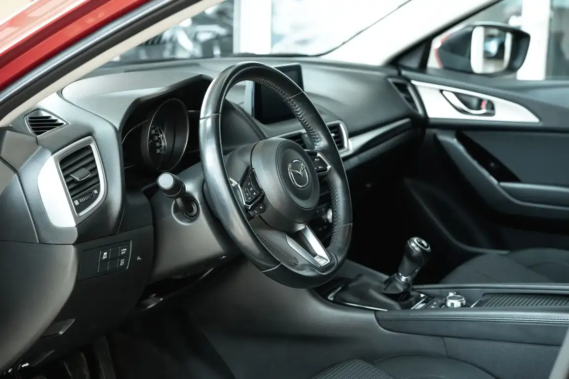 MAZDA 3