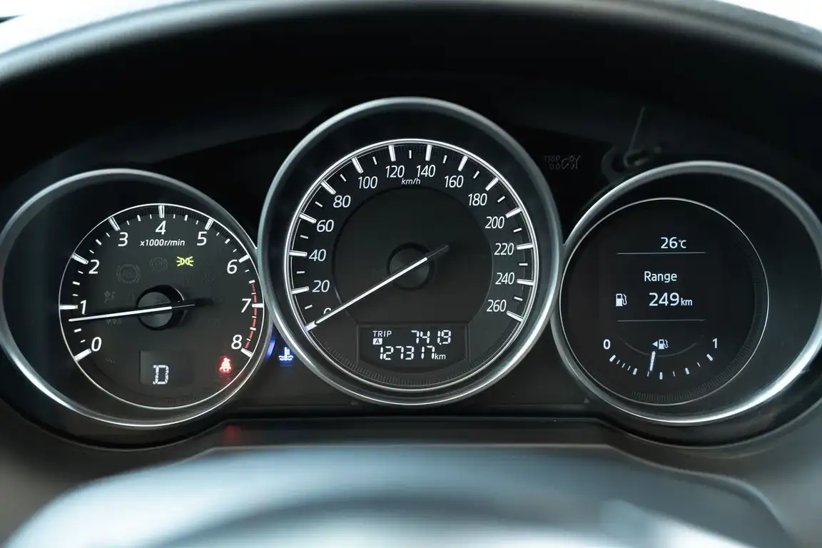 MAZDA 6