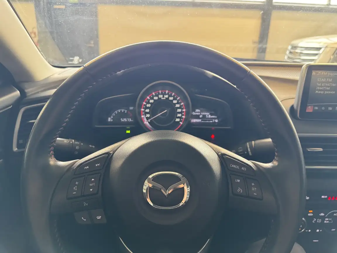 MAZDA 3