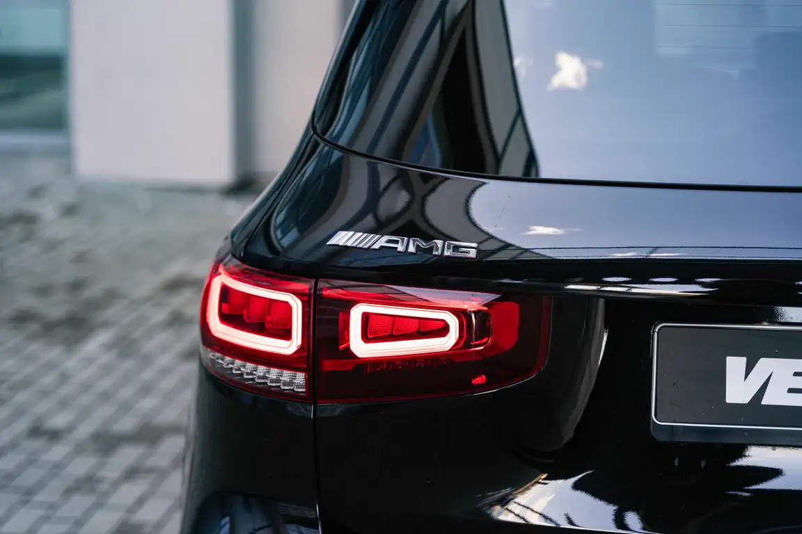 MERCEDES-BENZ GLB