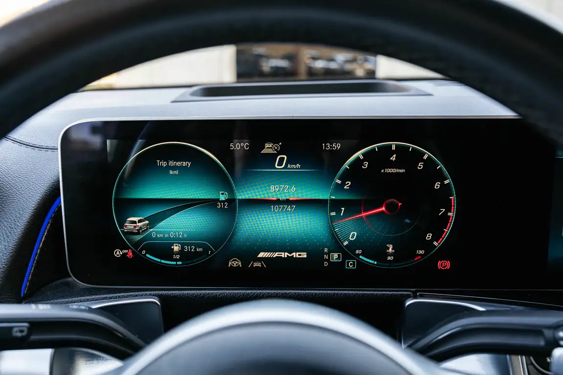 MERCEDES-BENZ GLB