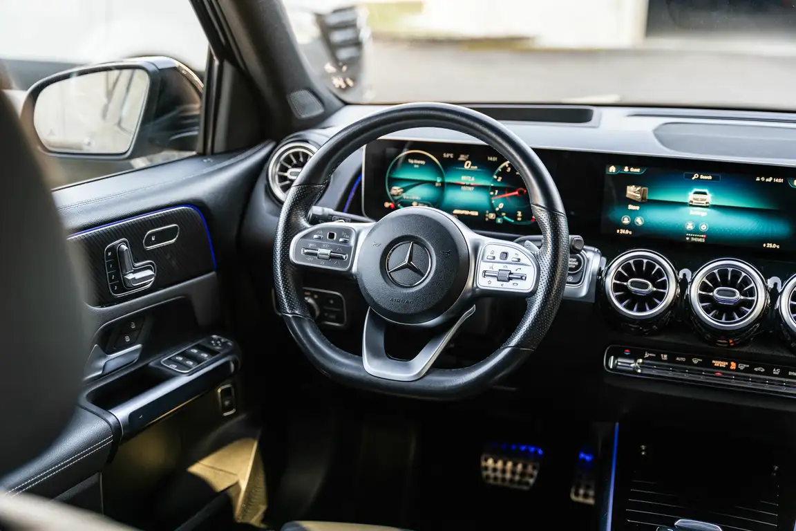 MERCEDES-BENZ GLB