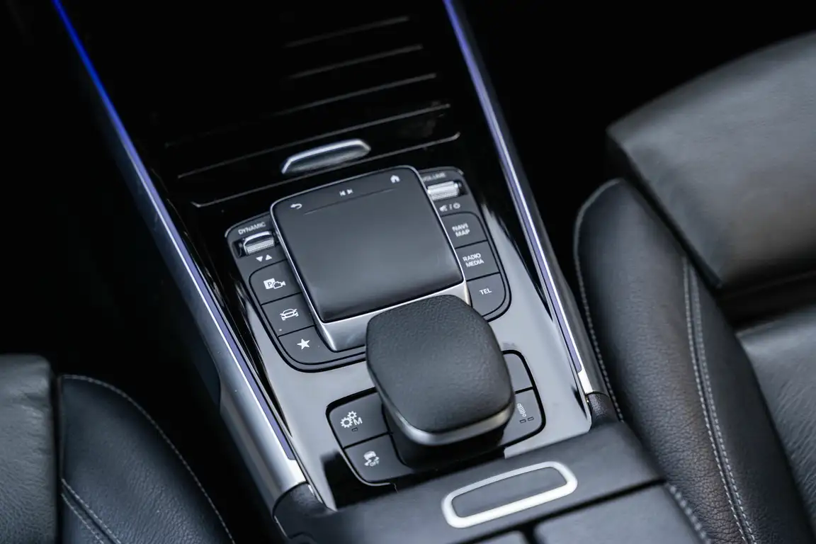 MERCEDES-BENZ GLB