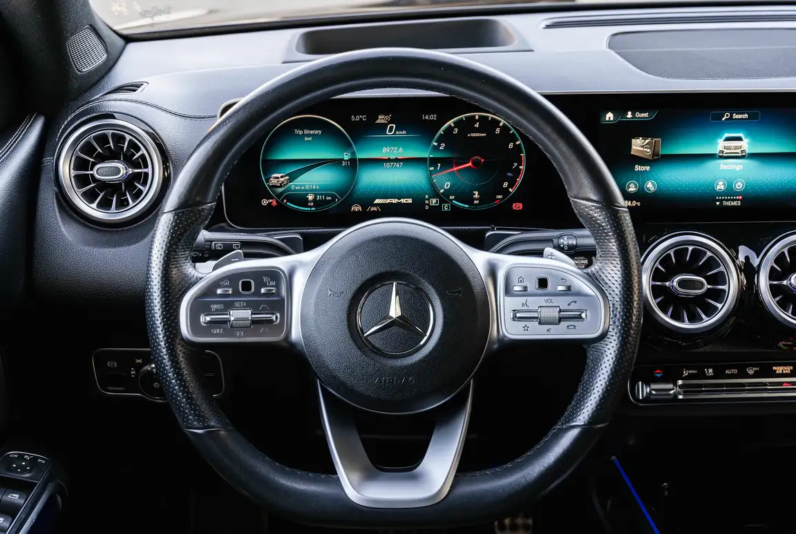 MERCEDES-BENZ GLB