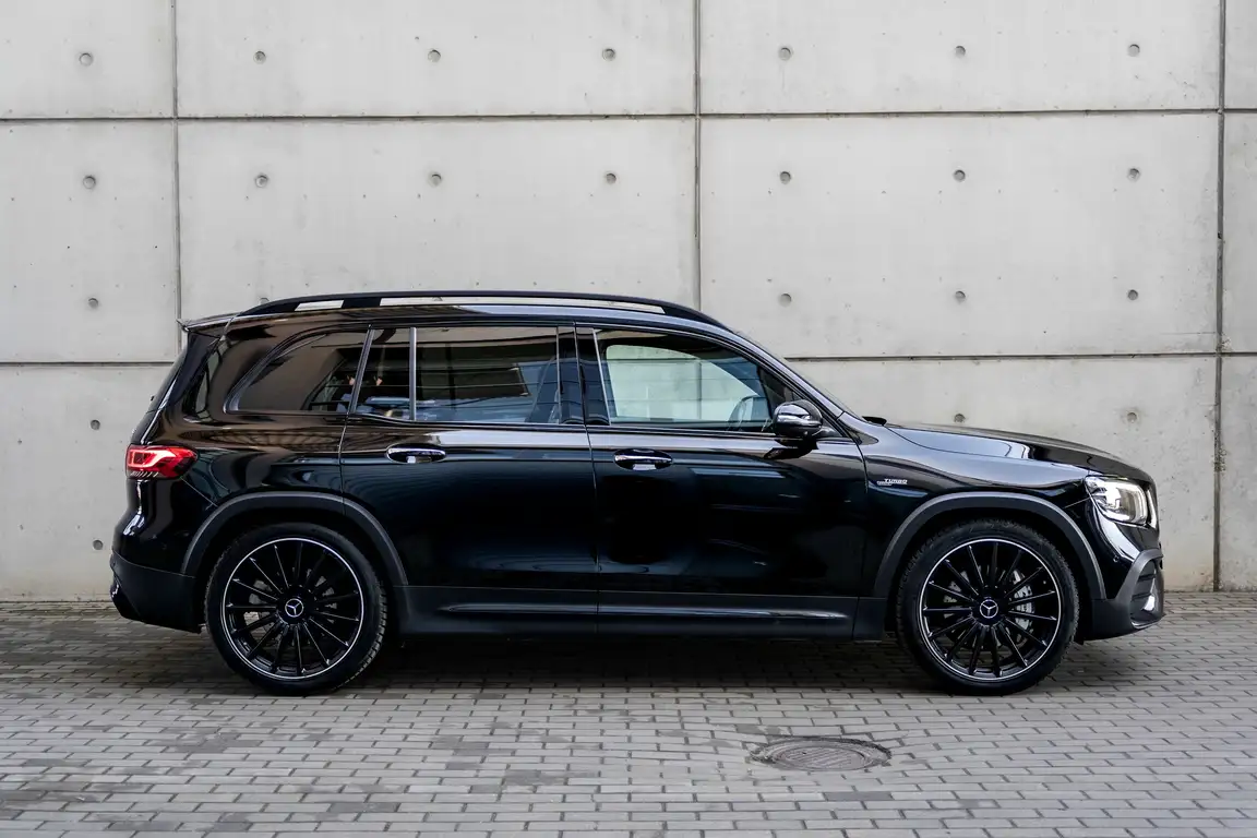 MERCEDES-BENZ GLB