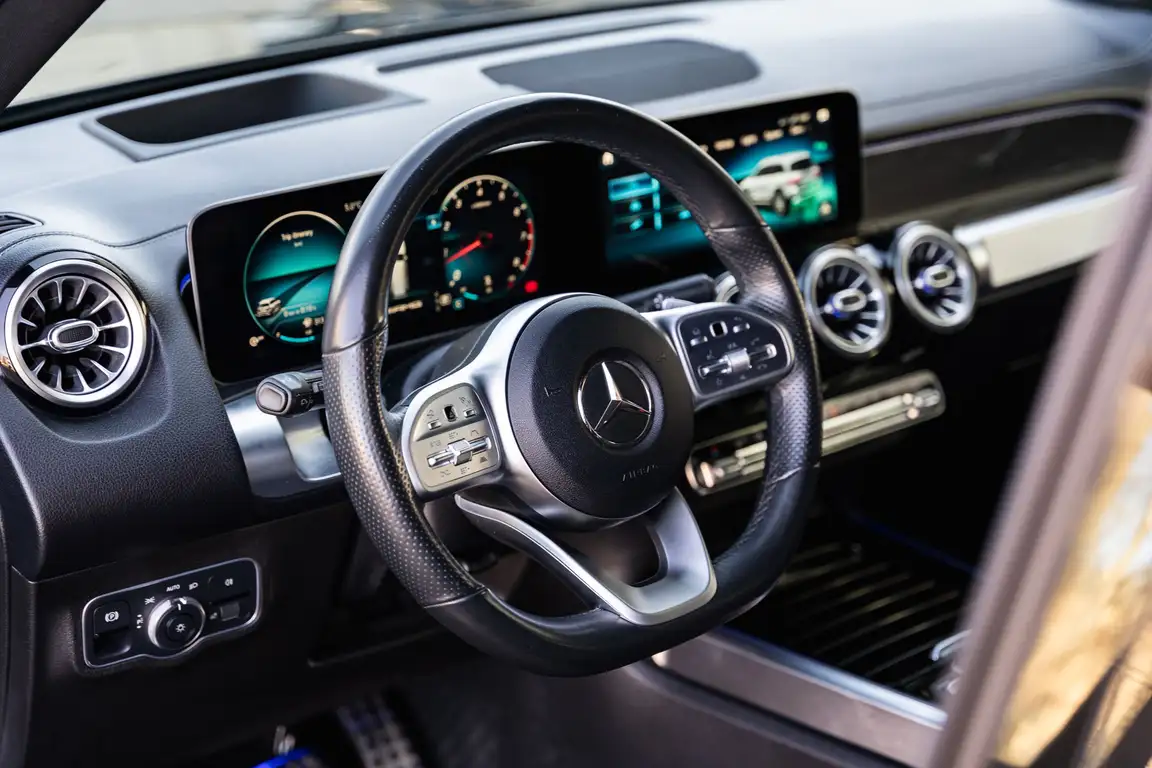 MERCEDES-BENZ GLB