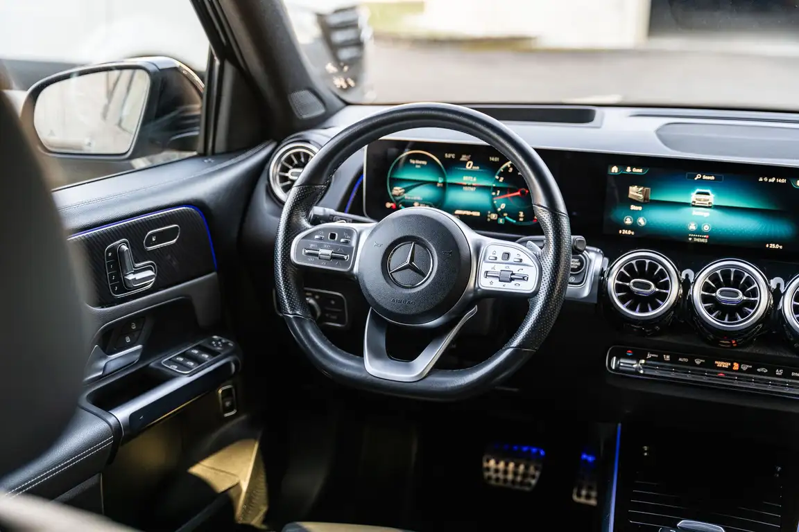 MERCEDES-BENZ GLB