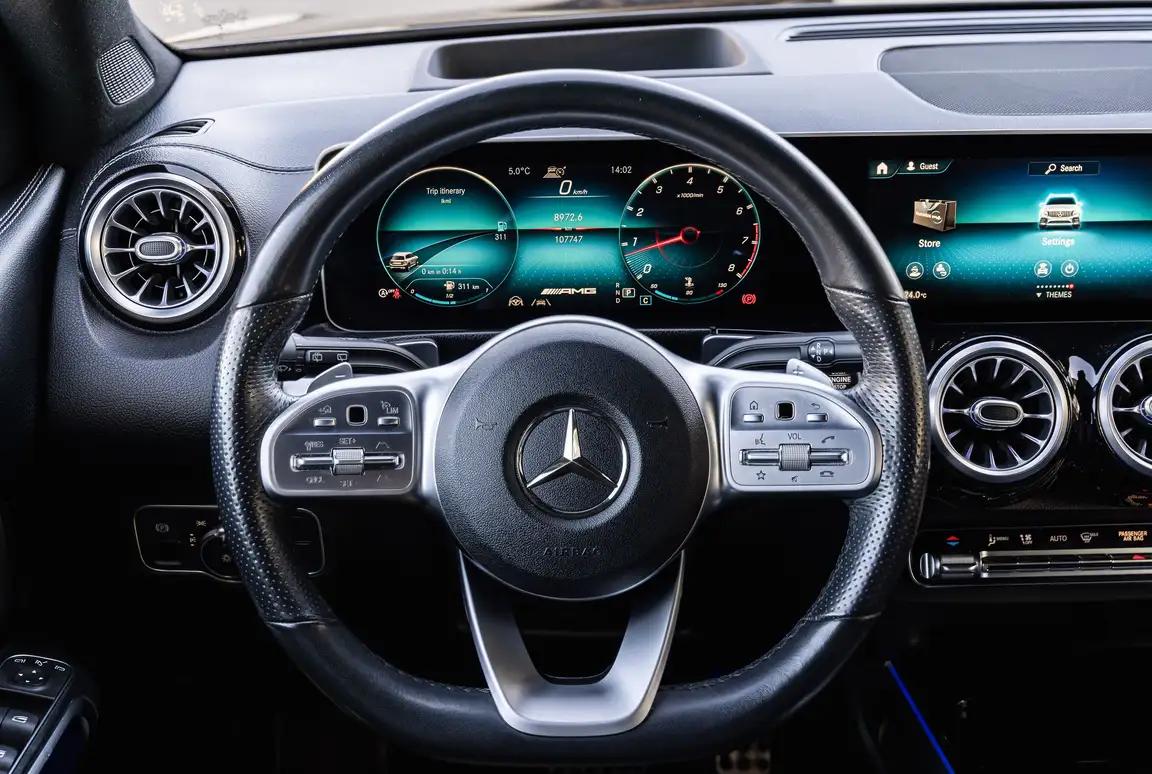 MERCEDES-BENZ GLB