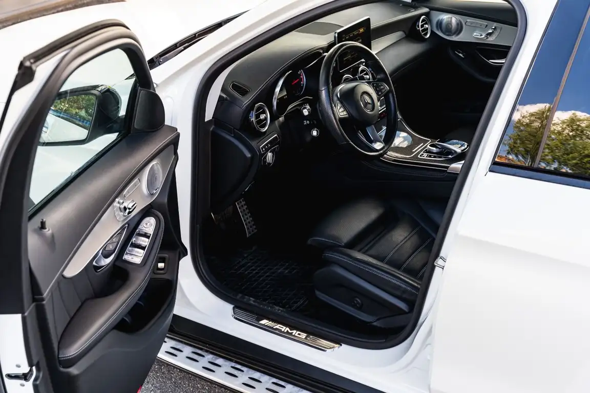 MERCEDES-BENZ GLC