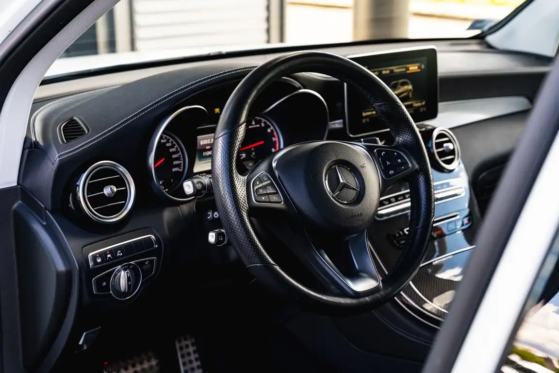 MERCEDES-BENZ GLC