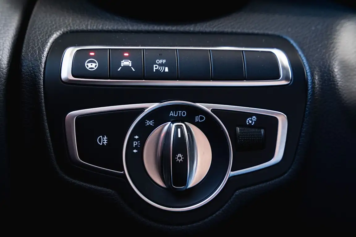 MERCEDES-BENZ GLC