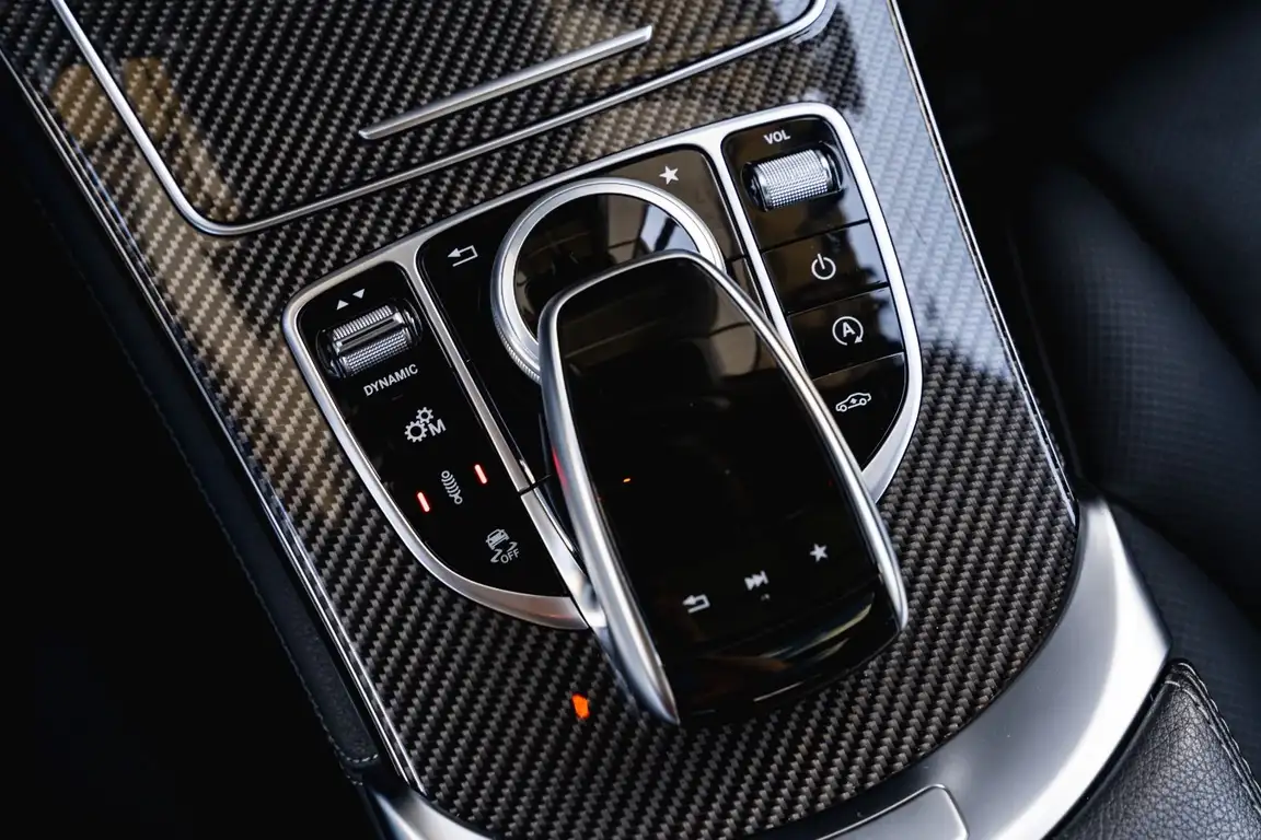MERCEDES-BENZ GLC