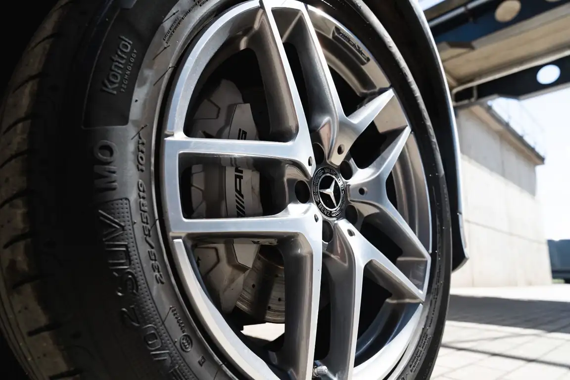 MERCEDES-BENZ GLC