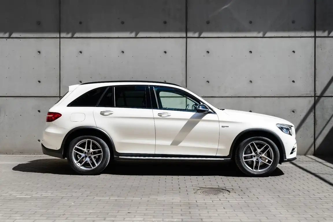 MERCEDES-BENZ GLC