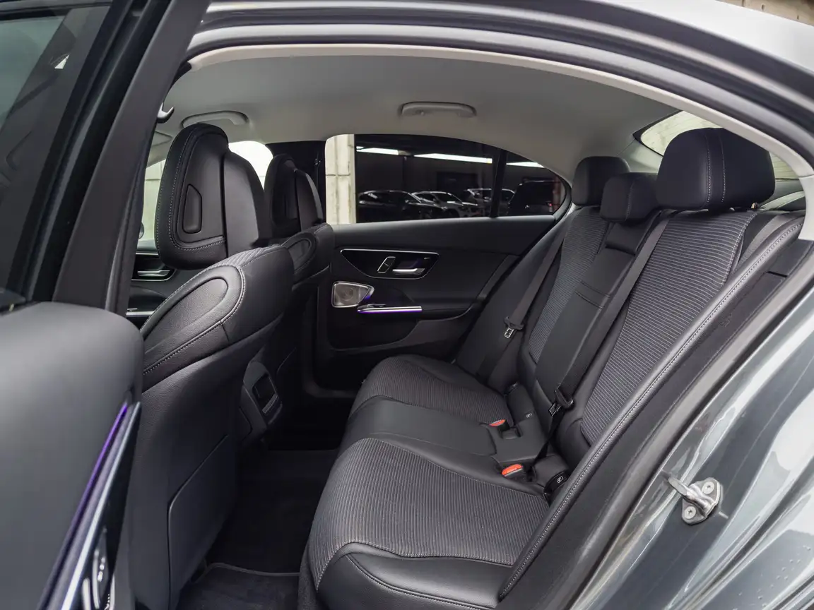 MERCEDES-BENZ C-CLASS