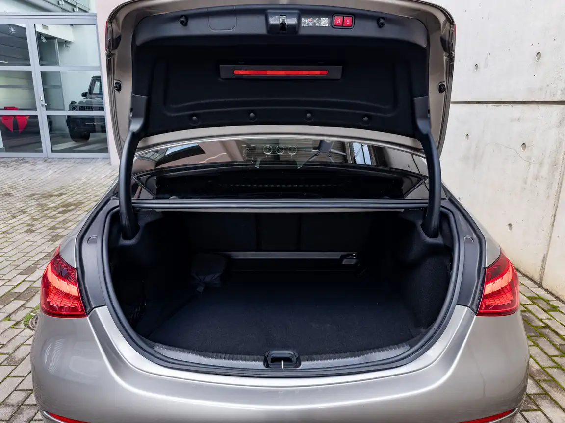 MERCEDES-BENZ C-CLASS