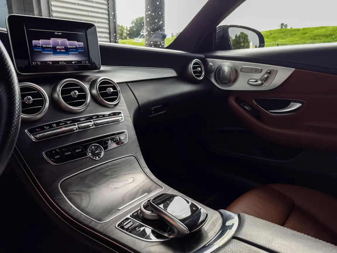 MERCEDES-BENZ C-CLASS