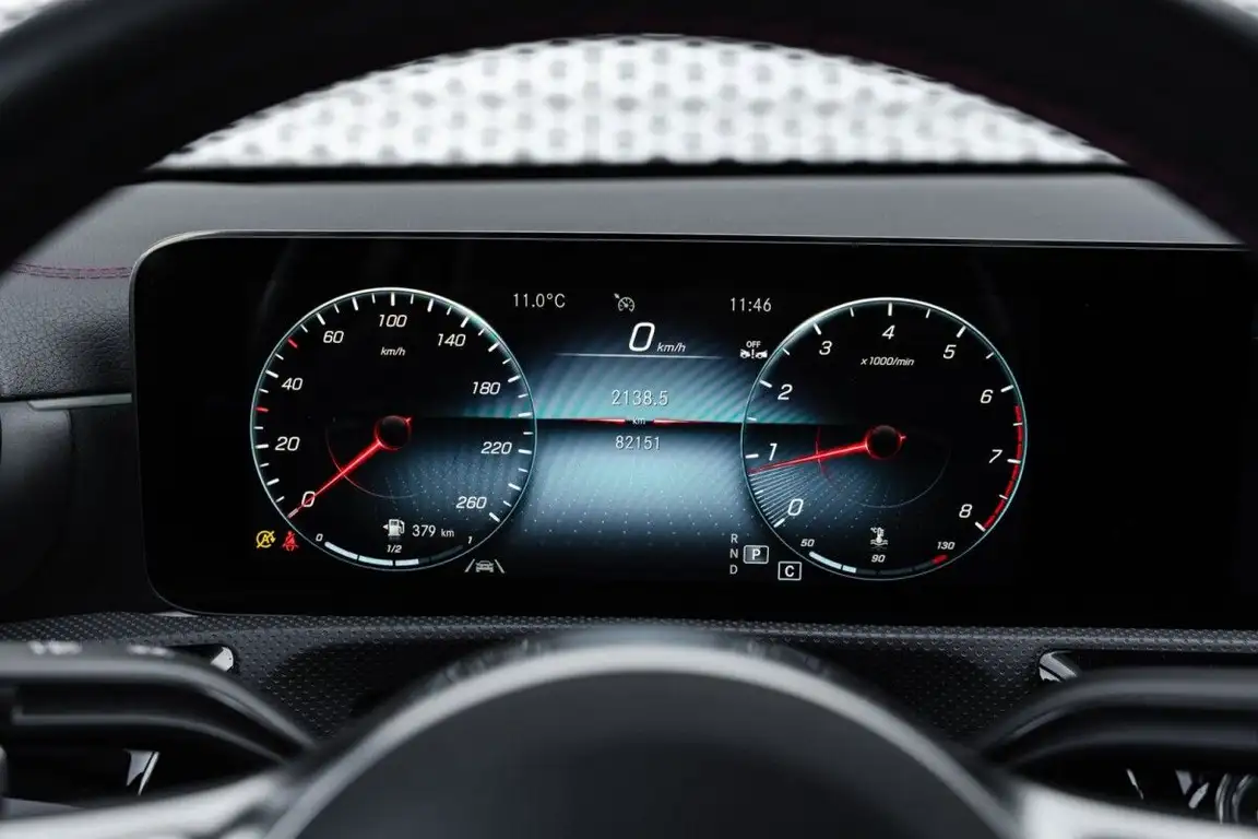 MERCEDES-BENZ CLA