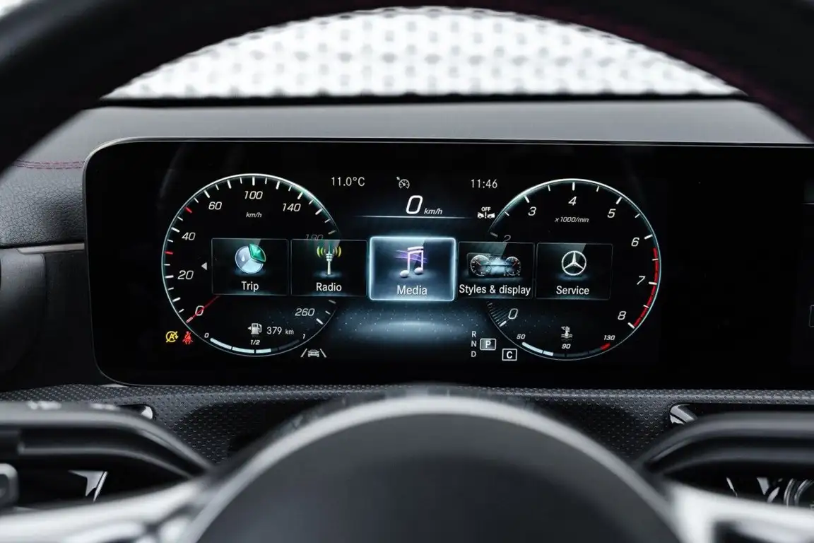 MERCEDES-BENZ CLA
