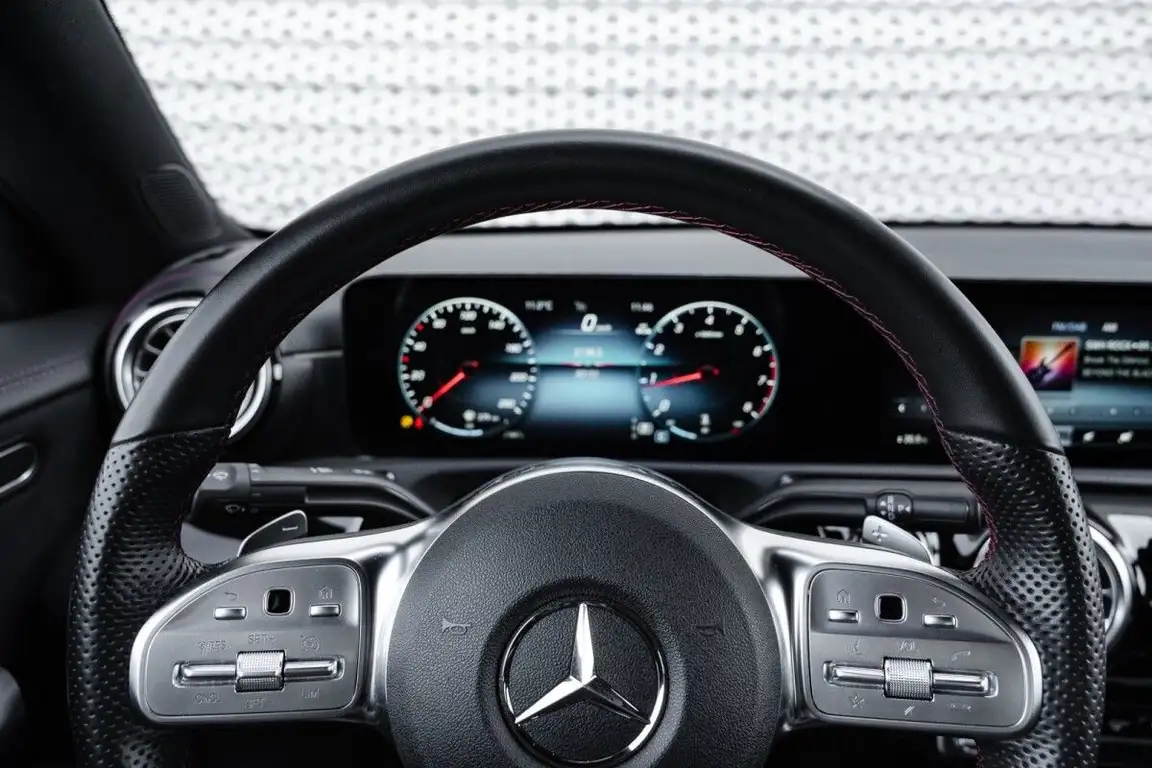 MERCEDES-BENZ CLA